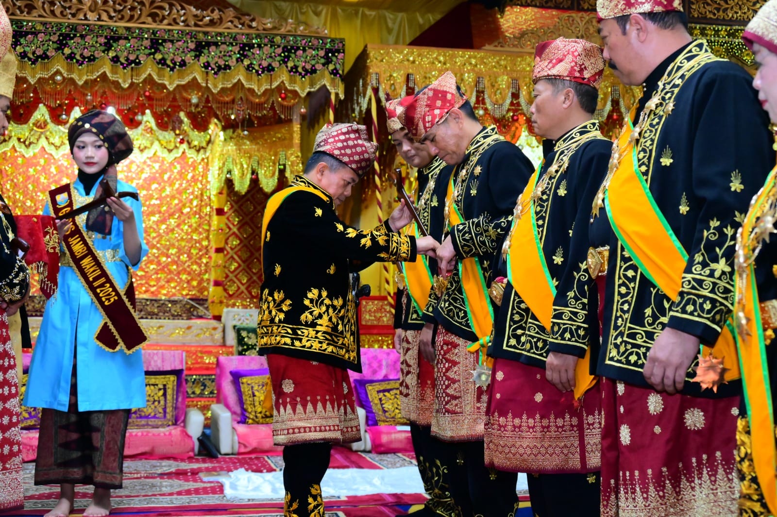 Kapolda Jambi Irjen Pol. Krisno H. Siregar terima anugerah Gelar Lembaga Adat Melayu Jambi
