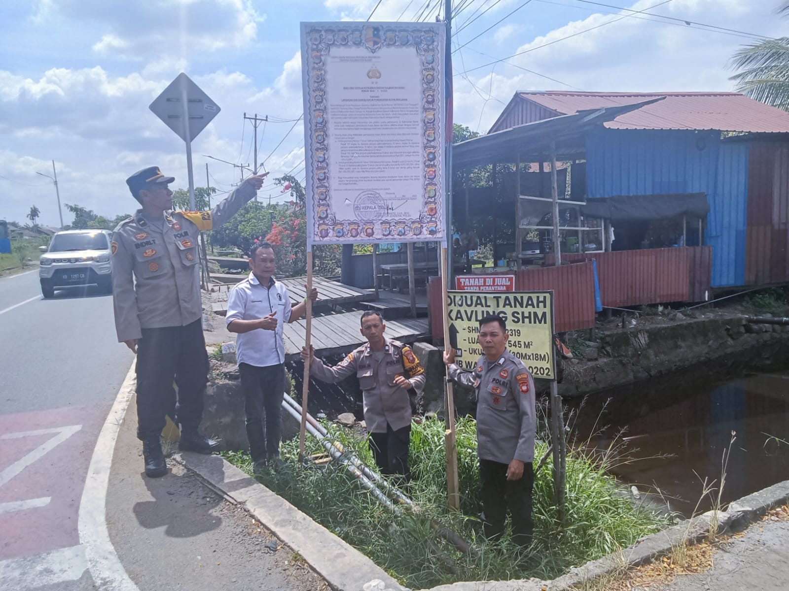 Cegah Karhutla Sejak Dini, Polsek Pontianak Selatan Pasang Spanduk di Titik Rawan