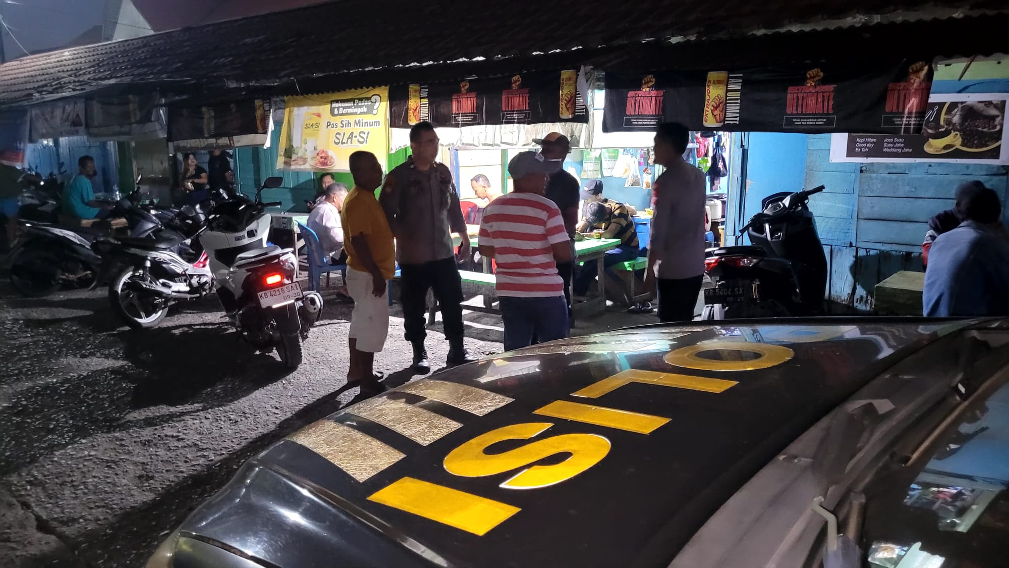 Patroli Malam Minggu, Enggang Polsek Pontianak Utara Sambangi Warga hingga Dini Hari