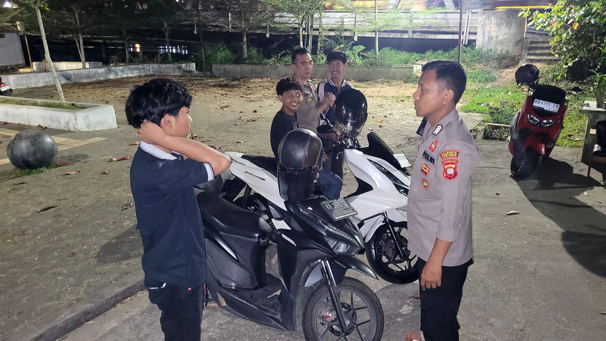 Malam Minggu Aman, Polisi Dialog Kamtibmas dengan Warga di Pontianak Utara