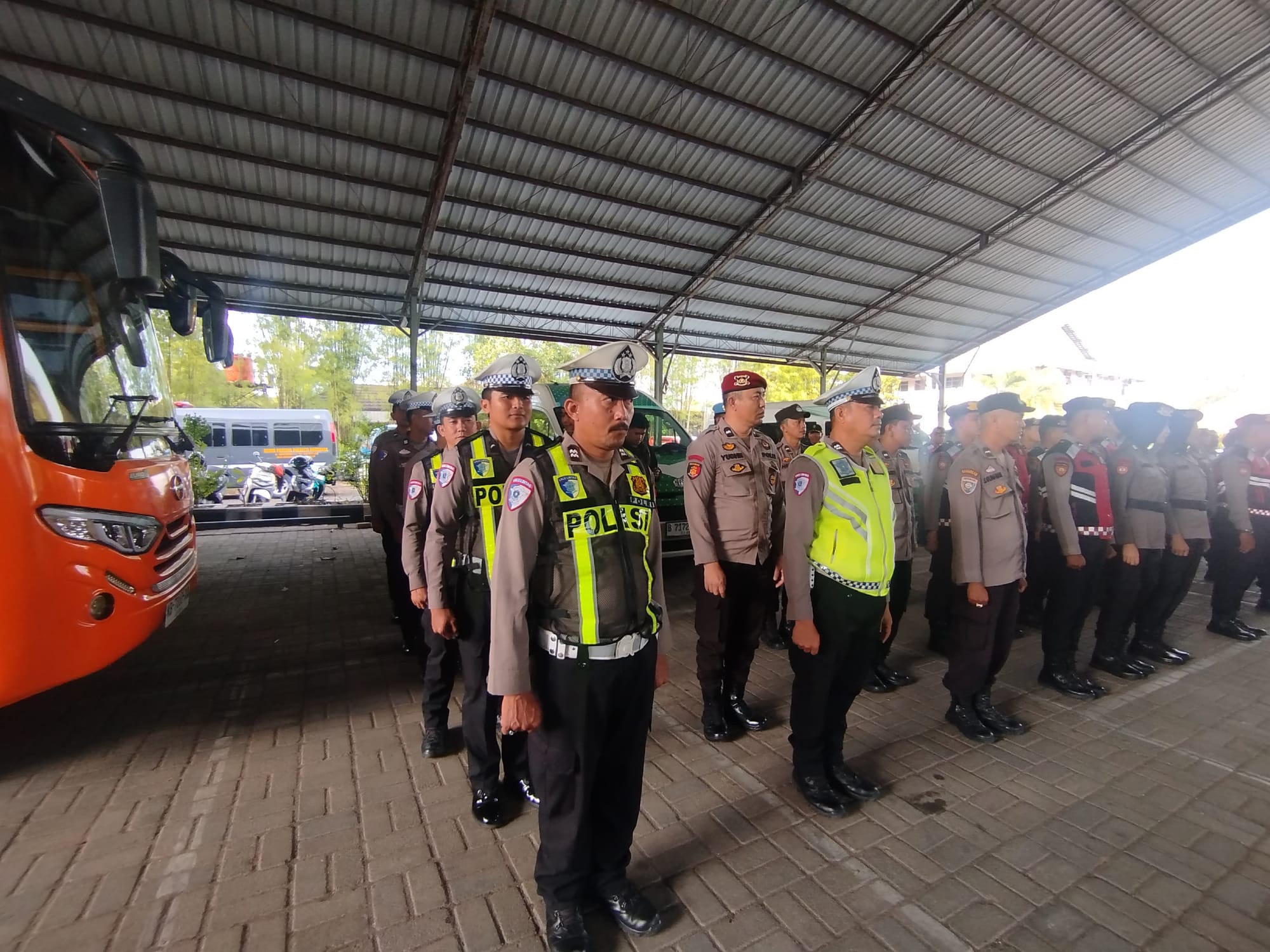 Polsek Pontianak Kota Kerahkan Puluhan Personel Amankan Konser Harmony Fest Xperience