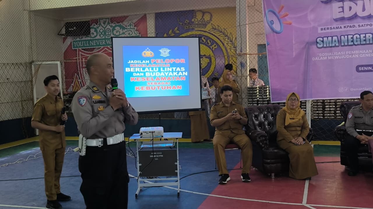 Satlantas Polresta Pontianak Beri Pemahaman UU Lalu Lintas kepada Pelajar SMAN 12