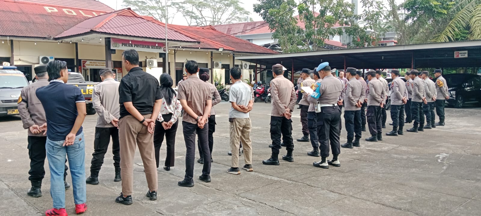 Kapolsek Pontianak Selatan Pimpin Apel Pagi dan Tekankan Kesiapan Personel