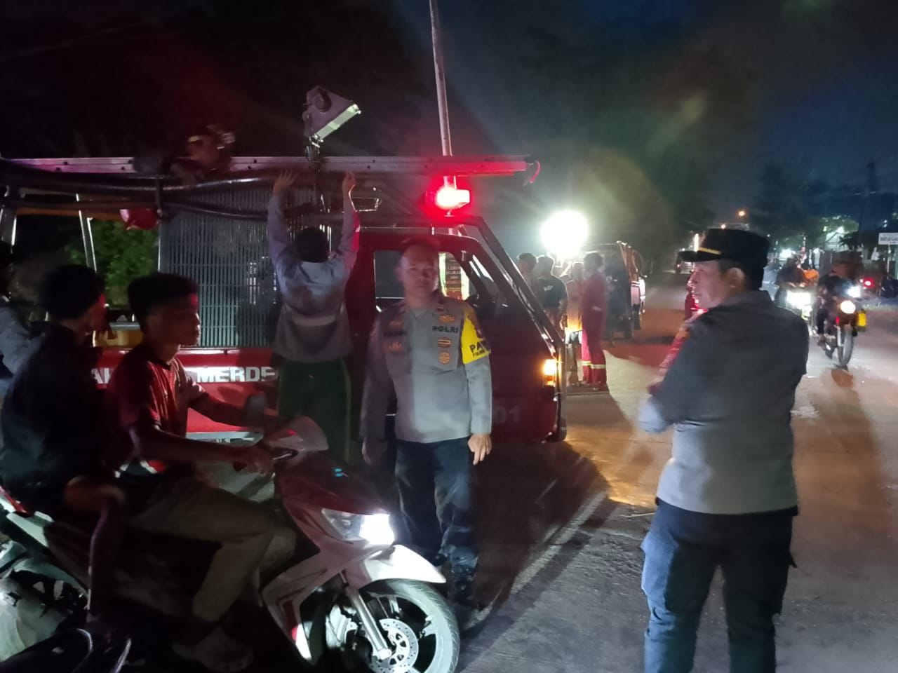 Usai Kebakaran, TKP Komplek Disbun 2 Diamankan Polresta Pontianak