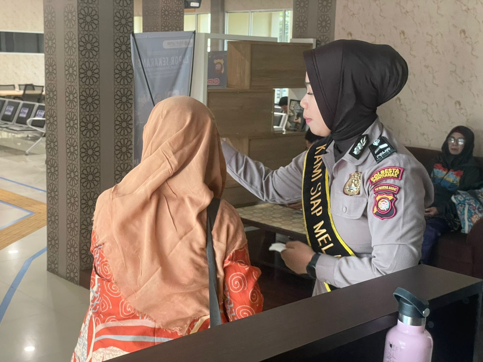 Polri Presisi di Pontianak, Polwan Hadir dengan Pelayanan Ramah dan Profesional