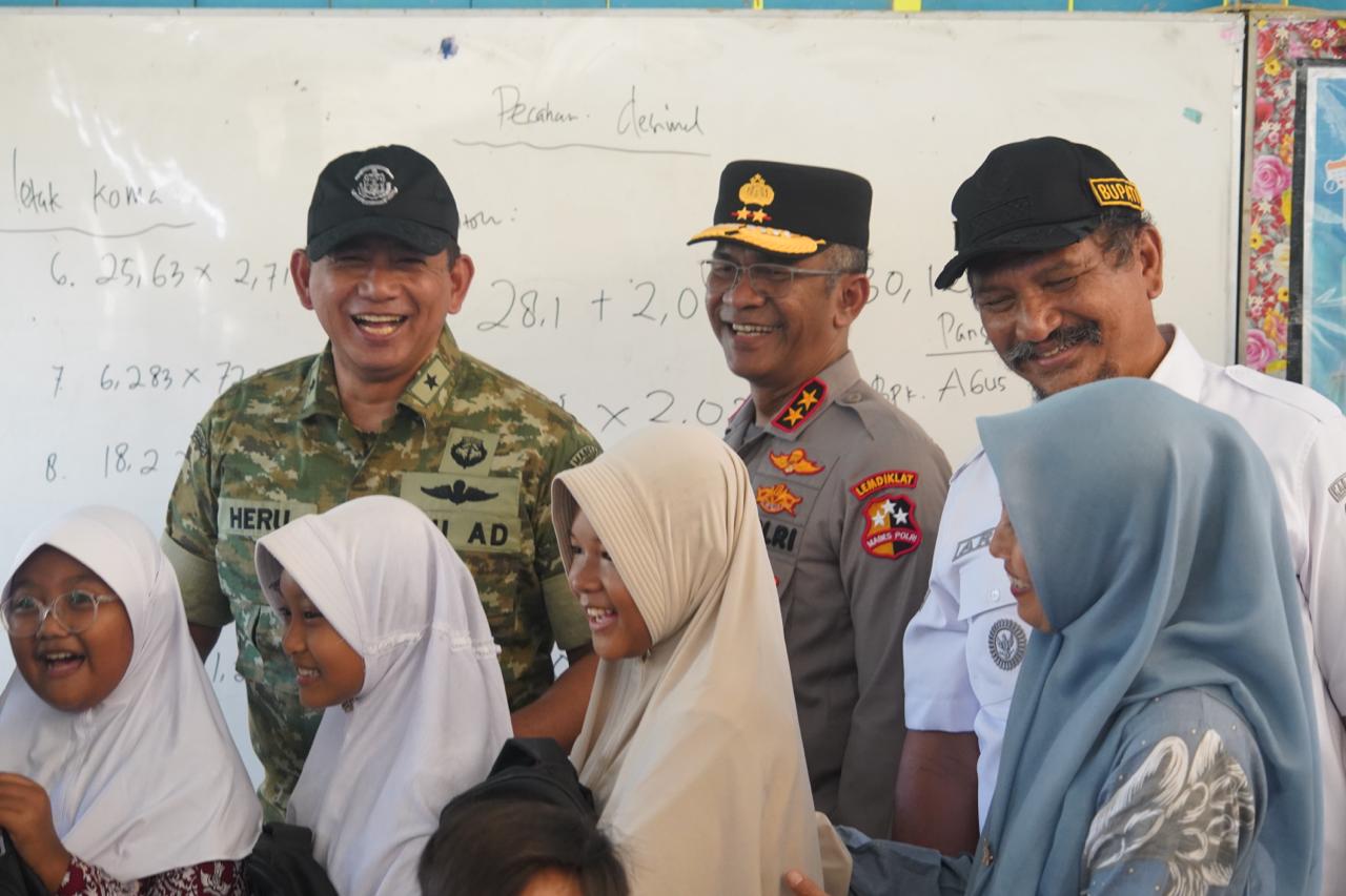Wapangs TNI–Gubernur Akpol Turun ke Aceh Tamiang, Pastikan Sekolah dan Puskesmas Pulih Pascabanjir