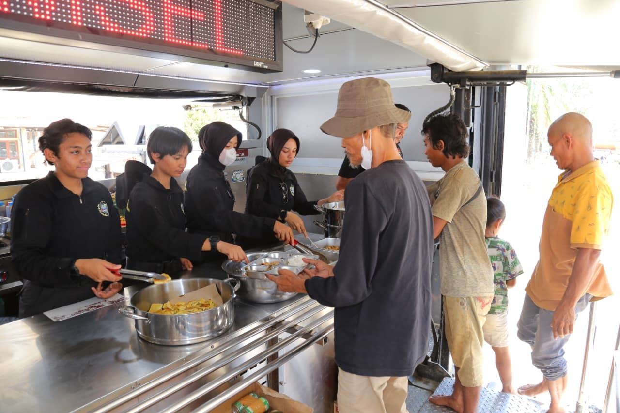 Hari ke-6 Latsitardanus 2026, Taruna Akpol Masak di Dapur Lapangan untuk Ratusan Warga Aceh Tamiang
