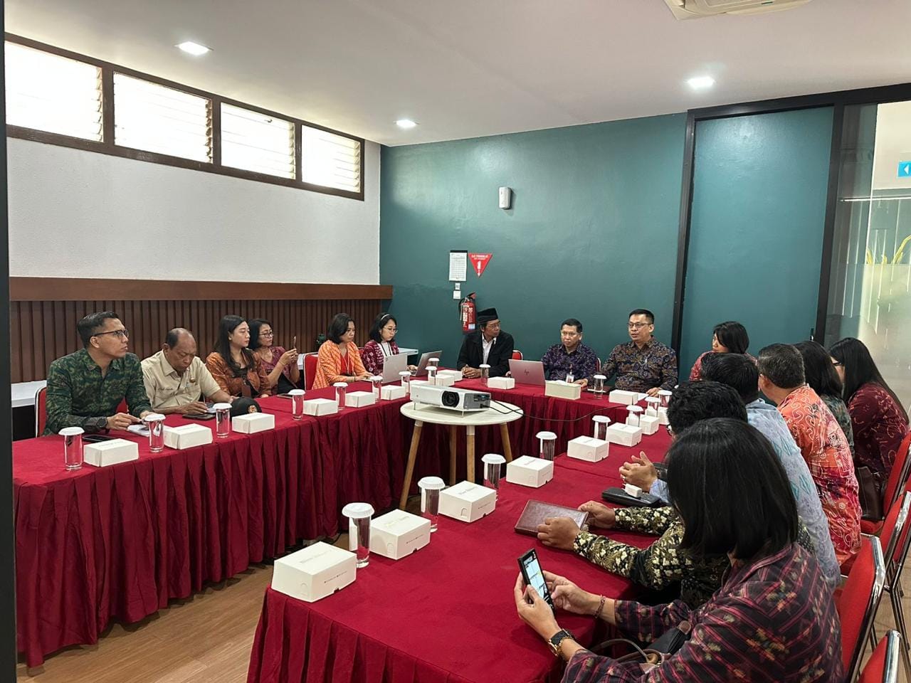 Lewat Program Jumat Curhat, Ditreskrimsus Polda Bali Sosialisasikan Peran Satgas PASTI Berantas Keuangan Ilegal
