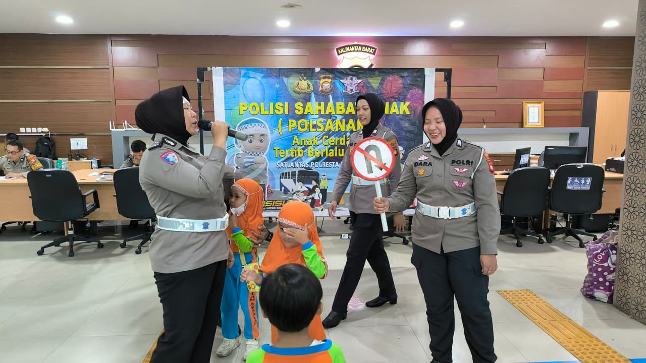 Polisi Sahabat Anak, Murid TK Islam Assalam Belajar Lalu Lintas di Polresta Pontianak