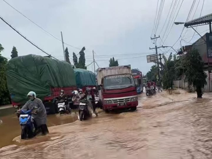 Imbas Banjir, Lalu Lintas Jalur Pantura Kudus–Pati Macet