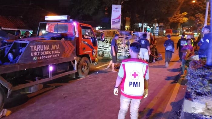 Pemuda Tewas Ditabrak Pikap Saat Keluar Warung di Pantura Brebes