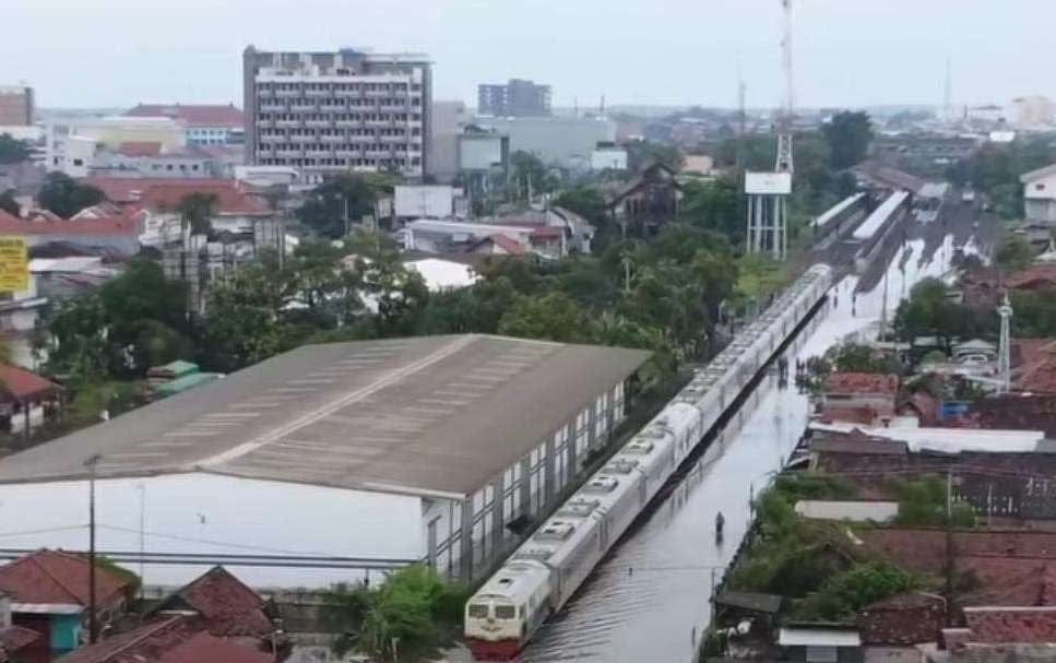 Banjir Pekalongan, Sebagian Besar Wilayah Kota Lumpuh