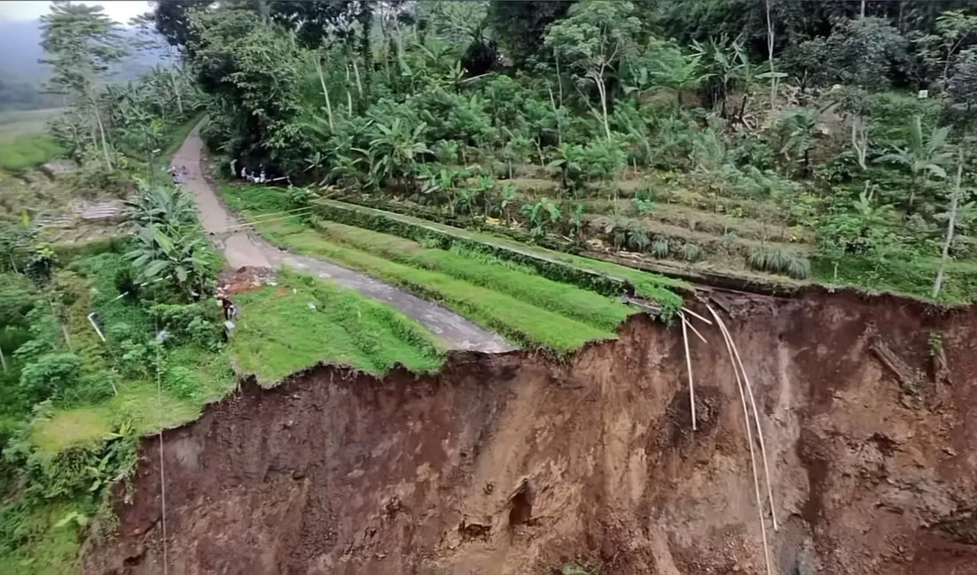 Jalan dan Irigasi di Gemawang Terputus Akibat Longsor, BPBD Temanggung Lakukan Mitigasi