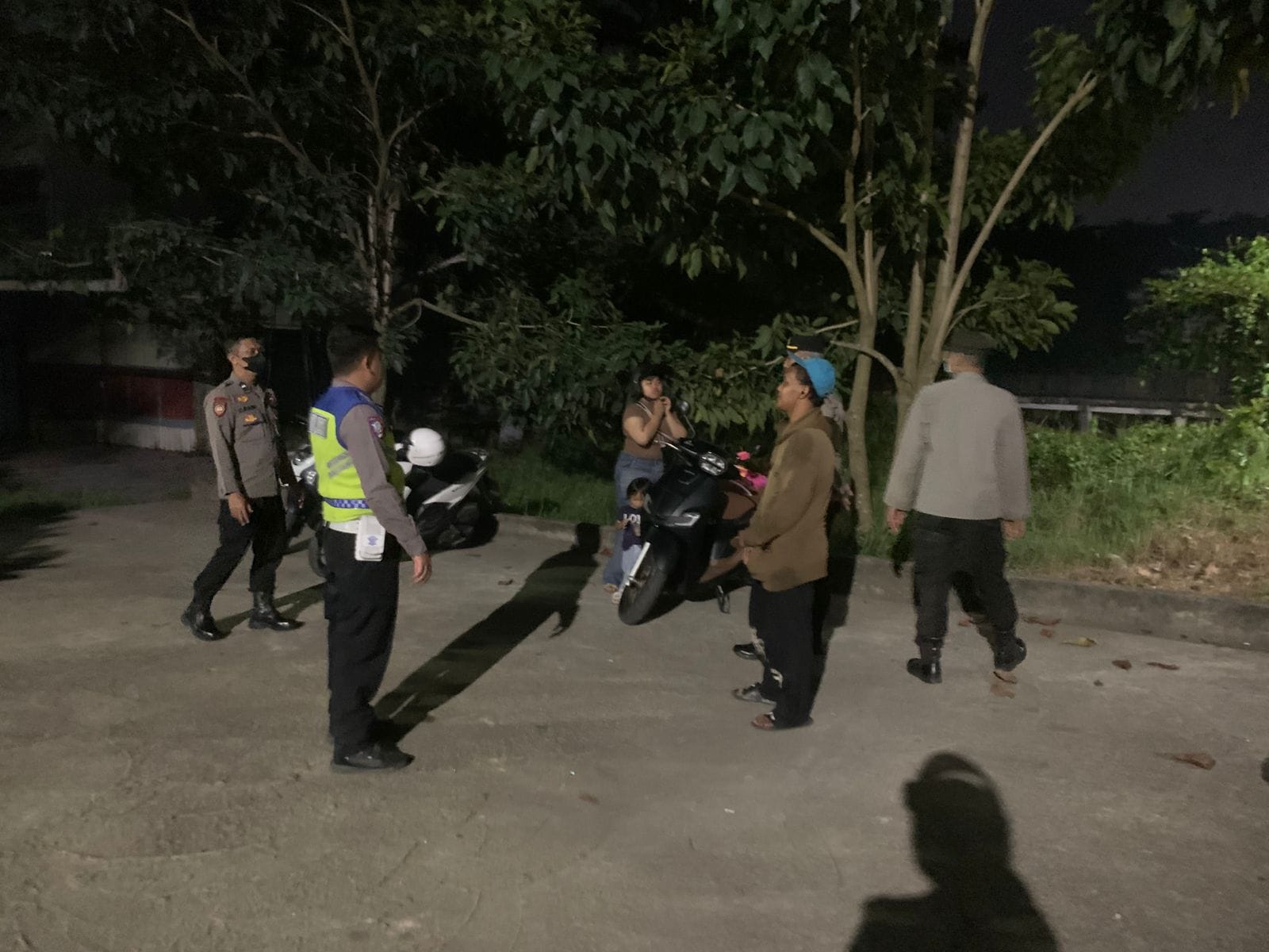 Malam Minggu Aman, Polsek Pontianak Utara Gelar Patroli Stasioner di Taman Parit Nanas