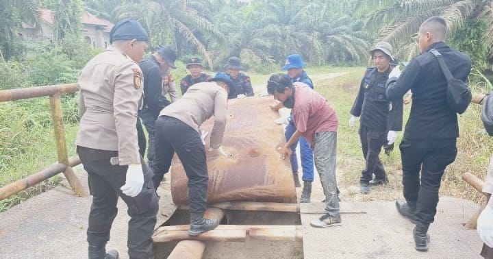 Polda Riau Gas Pembangunan Jembatan Desa, Libatkan Polisi dan Warga