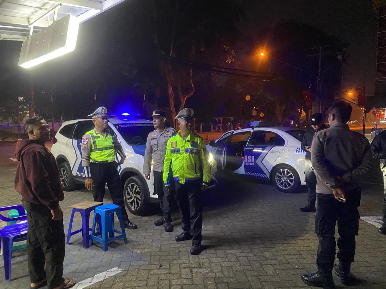 Jaga Kamtibmas, Polresta Pontianak Lakukan Patroli Dialogis hingga Subuh