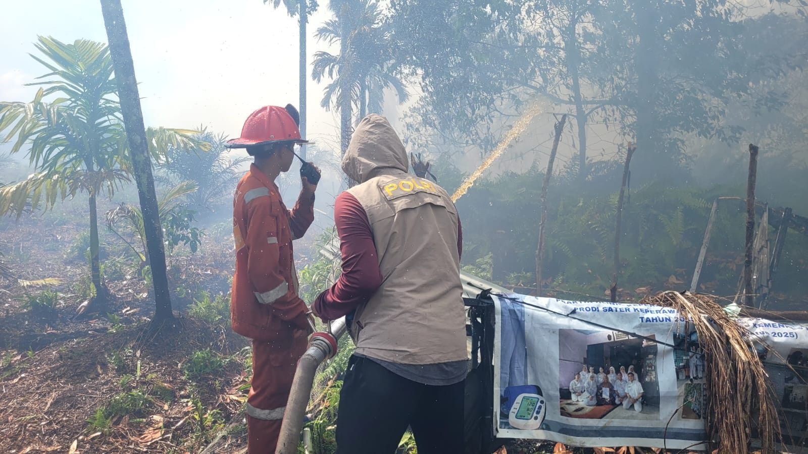 Lahan Terbakar di Pontianak Utara, Api Sempat Mengancam Pemukiman Warga