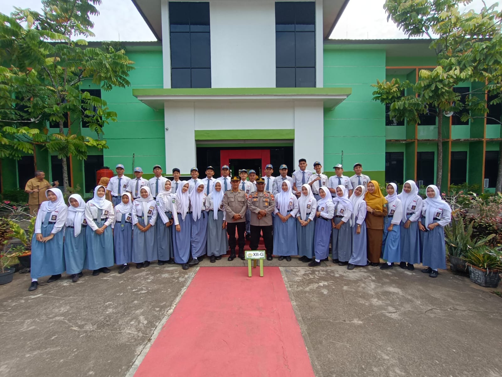 Sat Binmas Polresta Pontianak Laksanakan Goes To School di SMA N 8 Pontianak