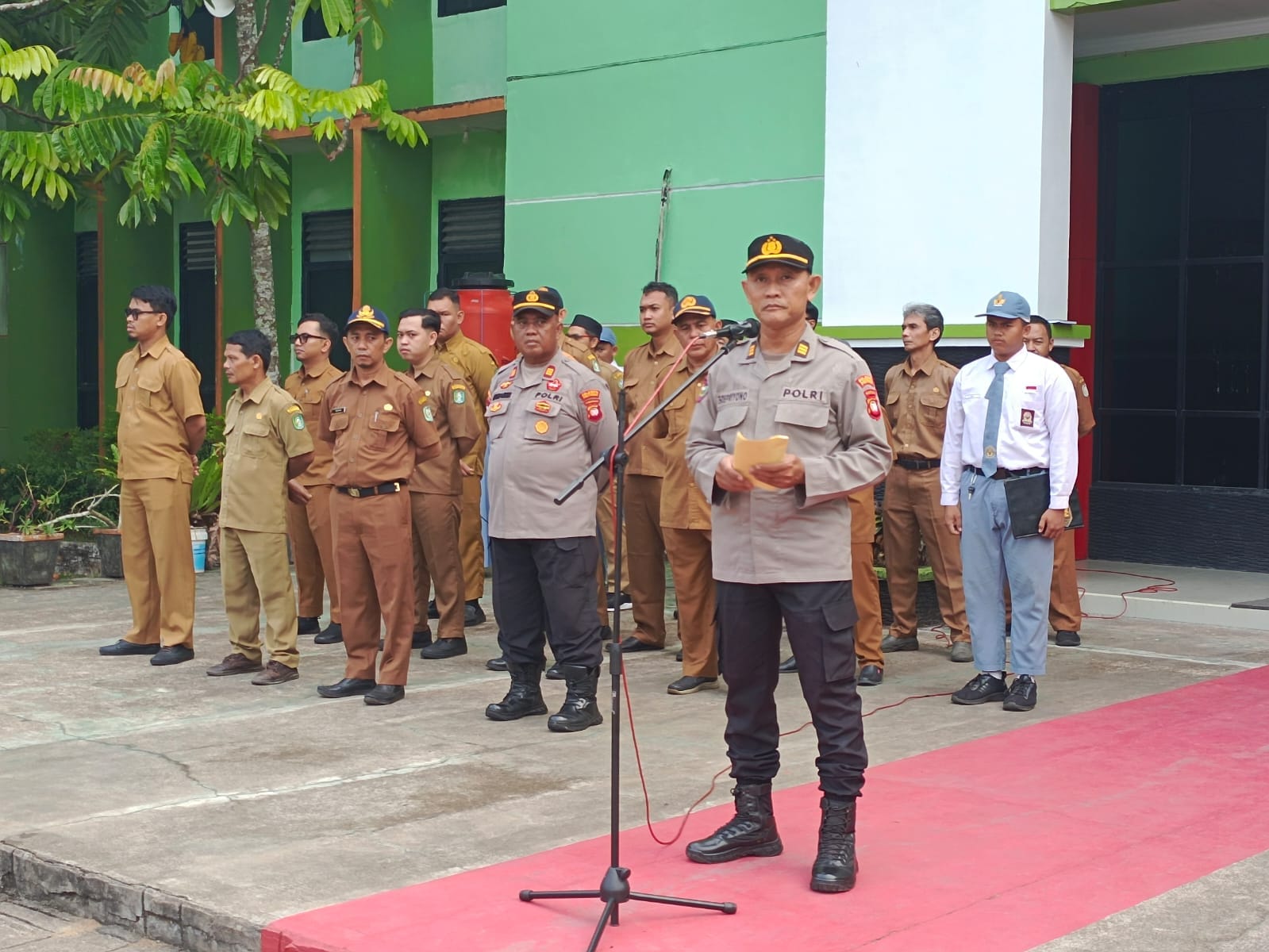 Sat Binmas Polresta Pontianak Sambangi SMA N 8 Pontianak Lewat Program Goes To School