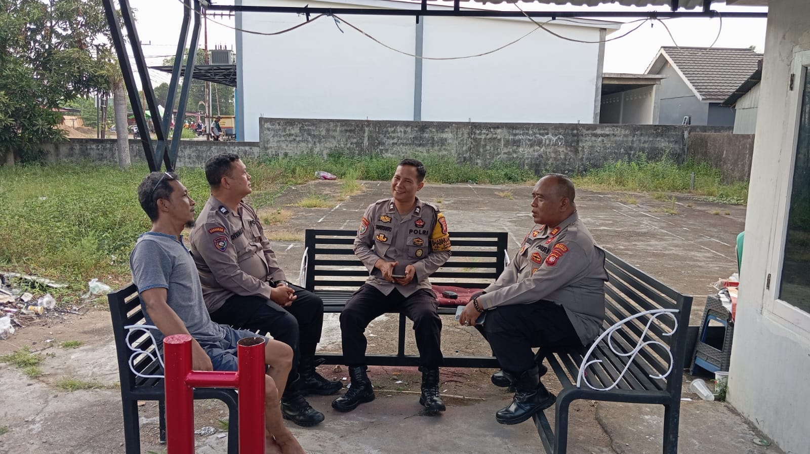 Tingkatkan Peran Warga, Sat Binmas Polresta Pontianak Lakukan Pengecekan Siskamling