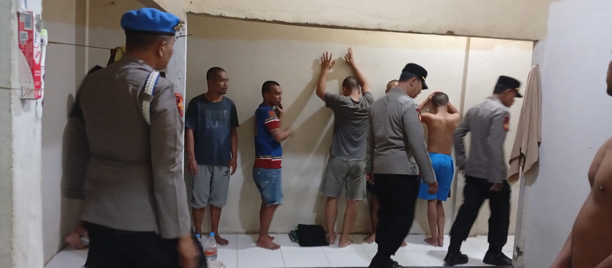 Cegah Barang Terlarang dan Upaya Kabur, Polsek Pontianak Timur Intensifkan Razia Tahanan