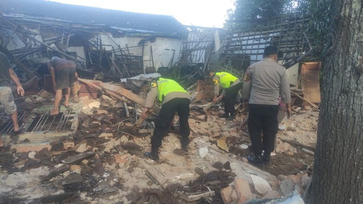 Bangunan Ambruk di Sukoharjo, Lansia Jadi Korban Tewas