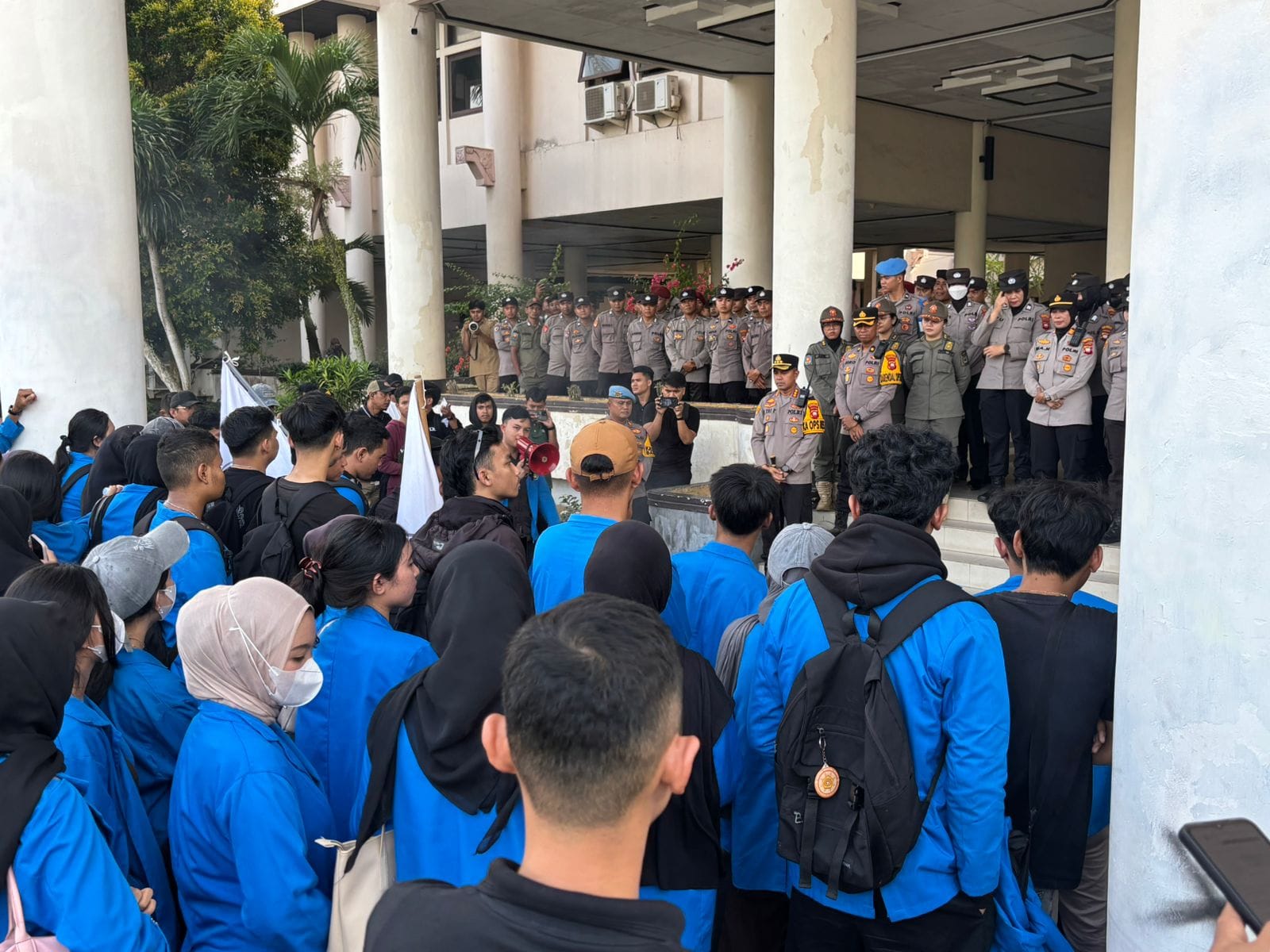 Polresta Pontianak Terjunkan Personel Amankan Demo Mahasiswa di DPRD Kalbar