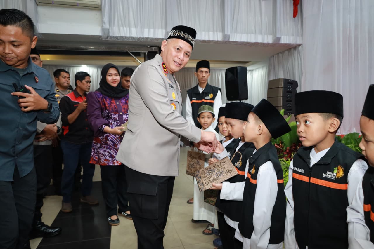 Kapolda Kalsel Gelar Buka Puasa Bersama Anak Yatim, Ojol, dan Wartawan: Pererat Silaturahmi di Bulan Ramadhan