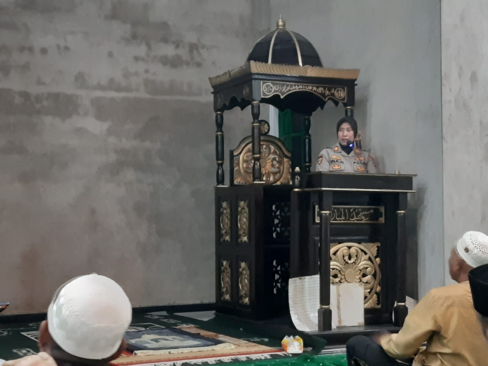 Kapolsek Pontianak Selatan Sampaikan Kultum Tarawih, Ingatkan Pentingnya Menjaga Generasi Muda