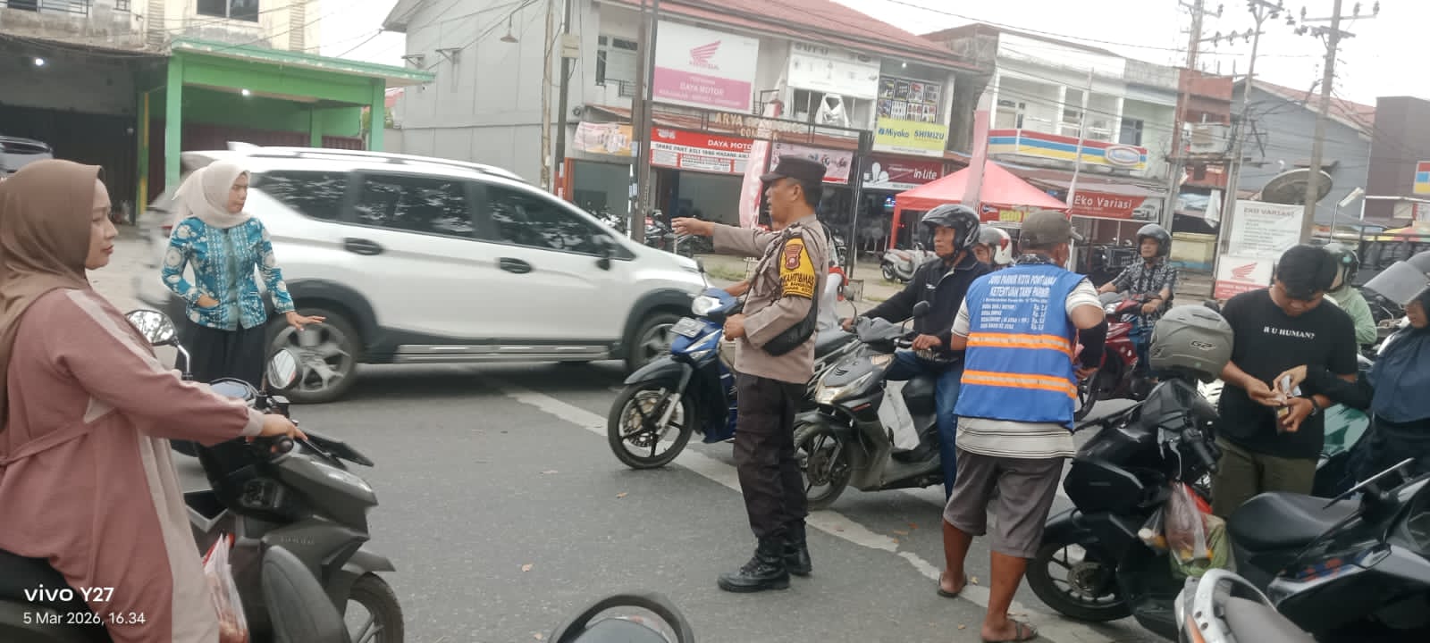 Pastikan Keamanan Masyarakat, Polsek Pontianak Kota Lakukan Pengamanan Pasar Juadah