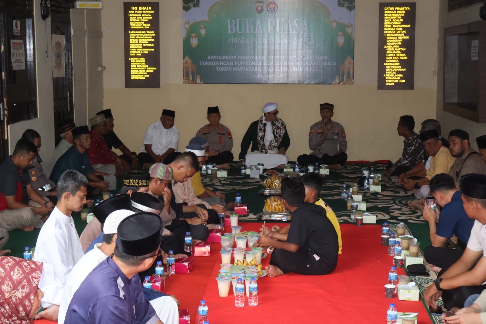 Kapolresta Pontianak Laksanakan Safari Ramadhan dan Buka Puasa Bersama Personel Polsek Pontianak Selatan