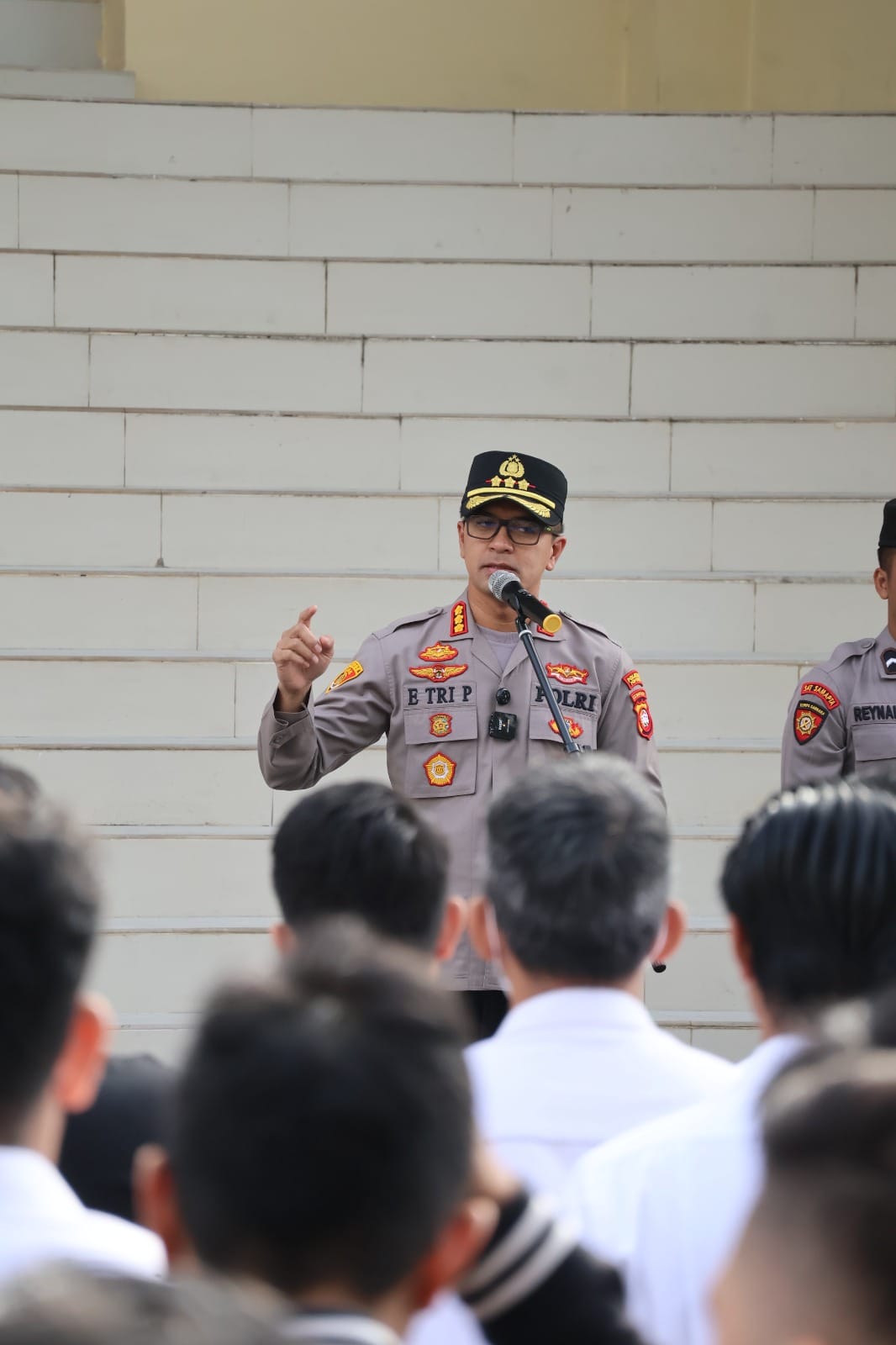 Kapolresta Pontianak Ingatkan Pentingnya Profesionalisme dalam Apel Jam Pimpinan