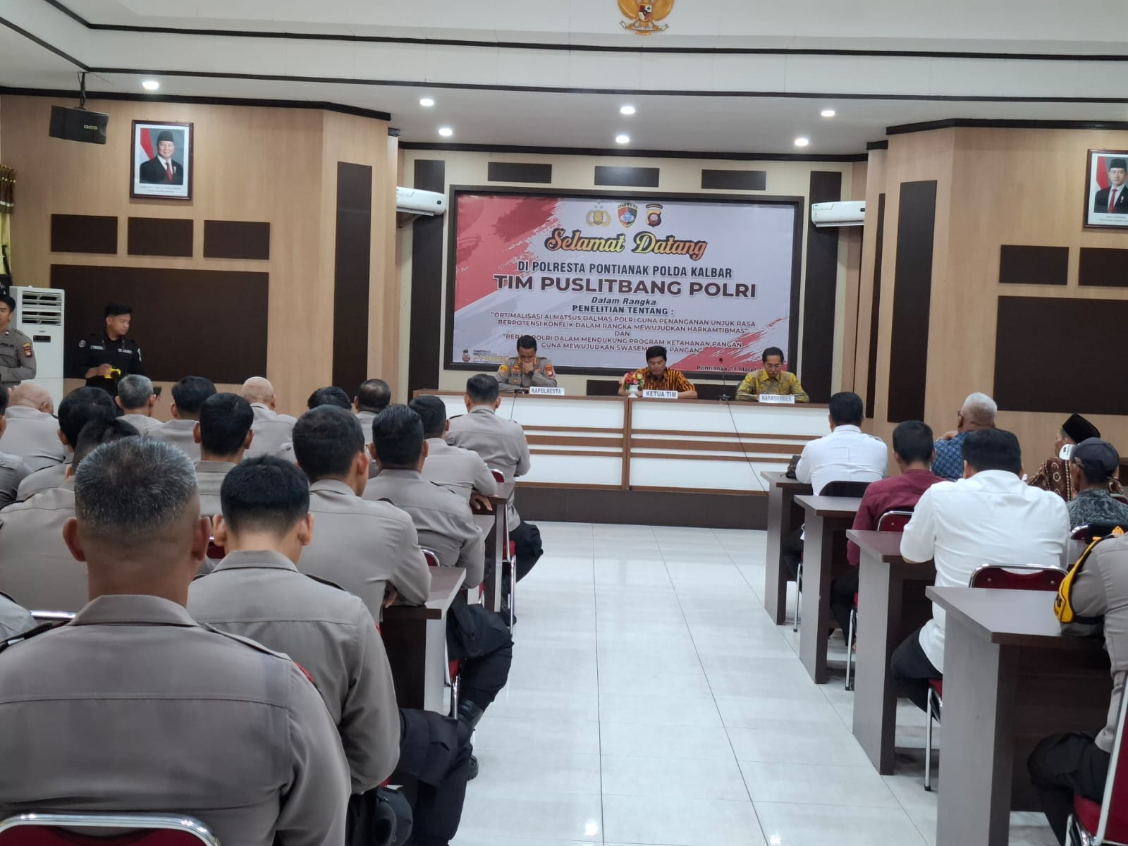Puslitbang Polri Laksanakan Penelitian Terkait Penggunaan Almatsus Dalmas di Polresta Pontianak