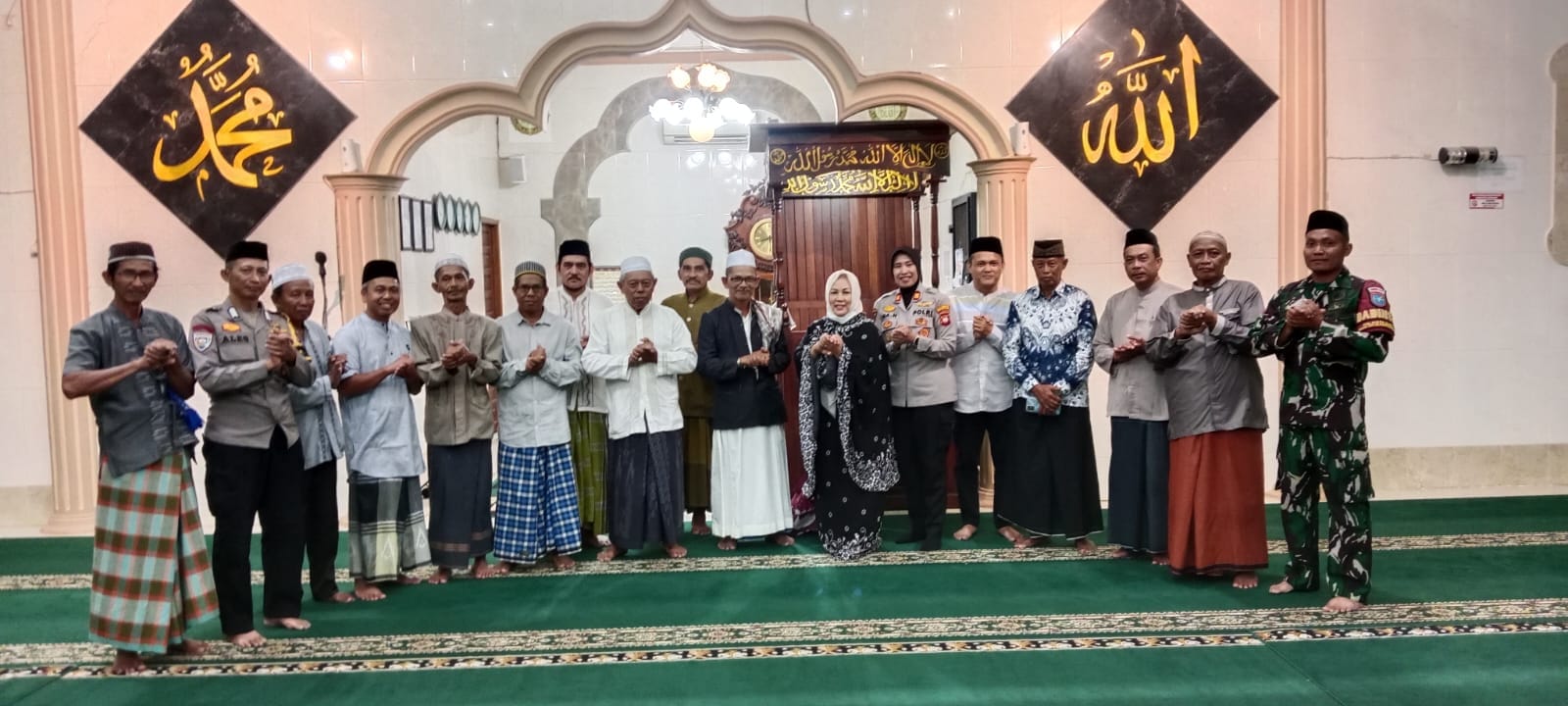 Kapolsek Pontianak Selatan Sambangi Jamaah Masjid Al-Ikhwan dalam Safari Ramadhan