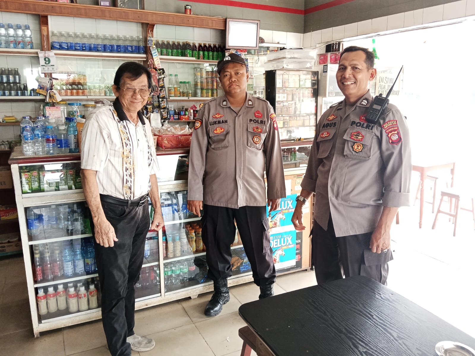 Patroli Dialogis Polsek Pontianak Utara Sampaikan Pesan Kamtibmas ke Warga