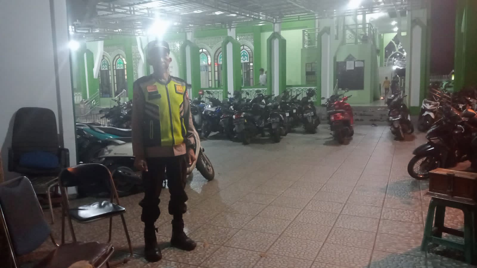 Jaga Kekhusyukan Ibadah, Polsek Pontianak Kota Amankan Salat Tarawih