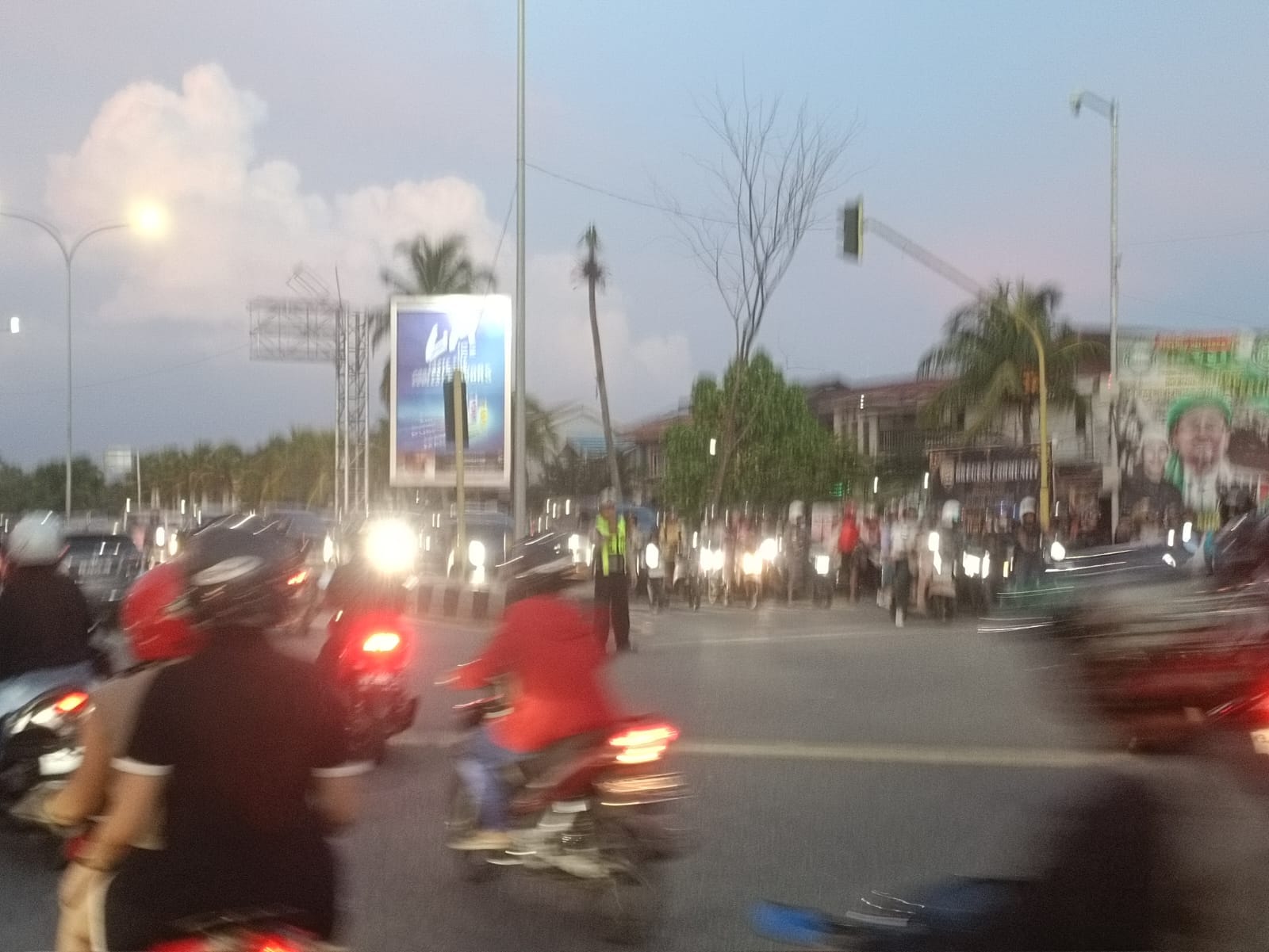 Antisipasi Kepadatan, Polisi Atur Lalu Lintas Menjelang Berbuka di Pontianak Timur