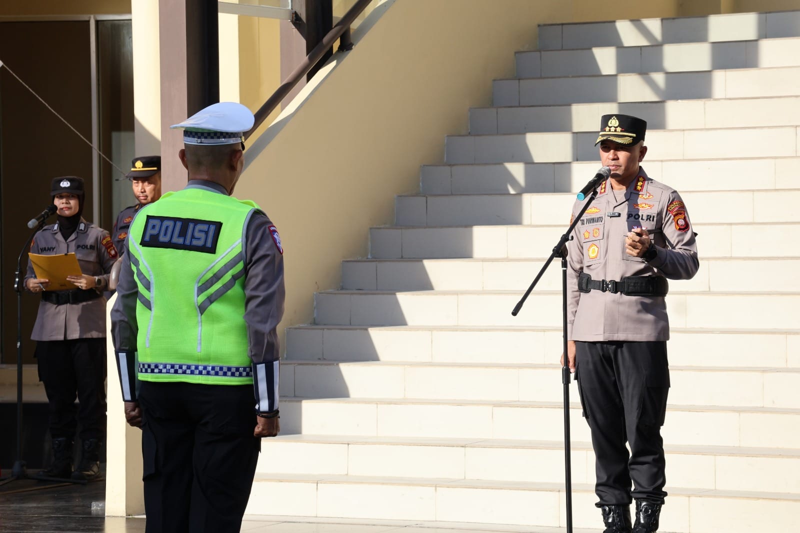 Kapolresta Pontianak Pimpin Apel Gelar Pasukan Pengamanan Idulfitri 2026