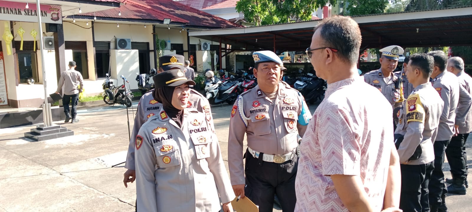 Ciptakan Pelayanan Prima, Kapolsek Pontianak Selatan Periksa Sikap Tampang Personel
