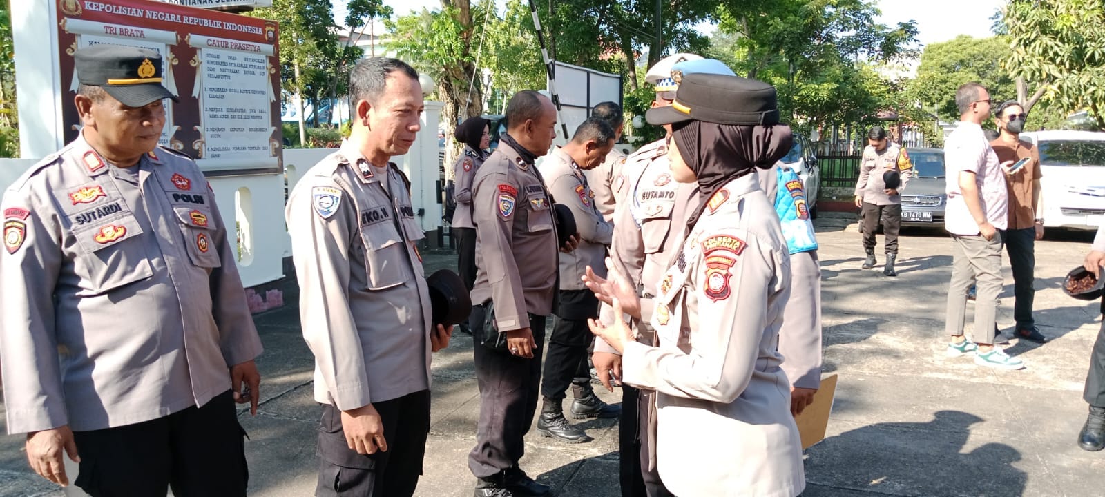 Tingkatkan Pelayanan ke Masyarakat, Kapolsek Pontianak Selatan Cek Sikap Tampang Anggota