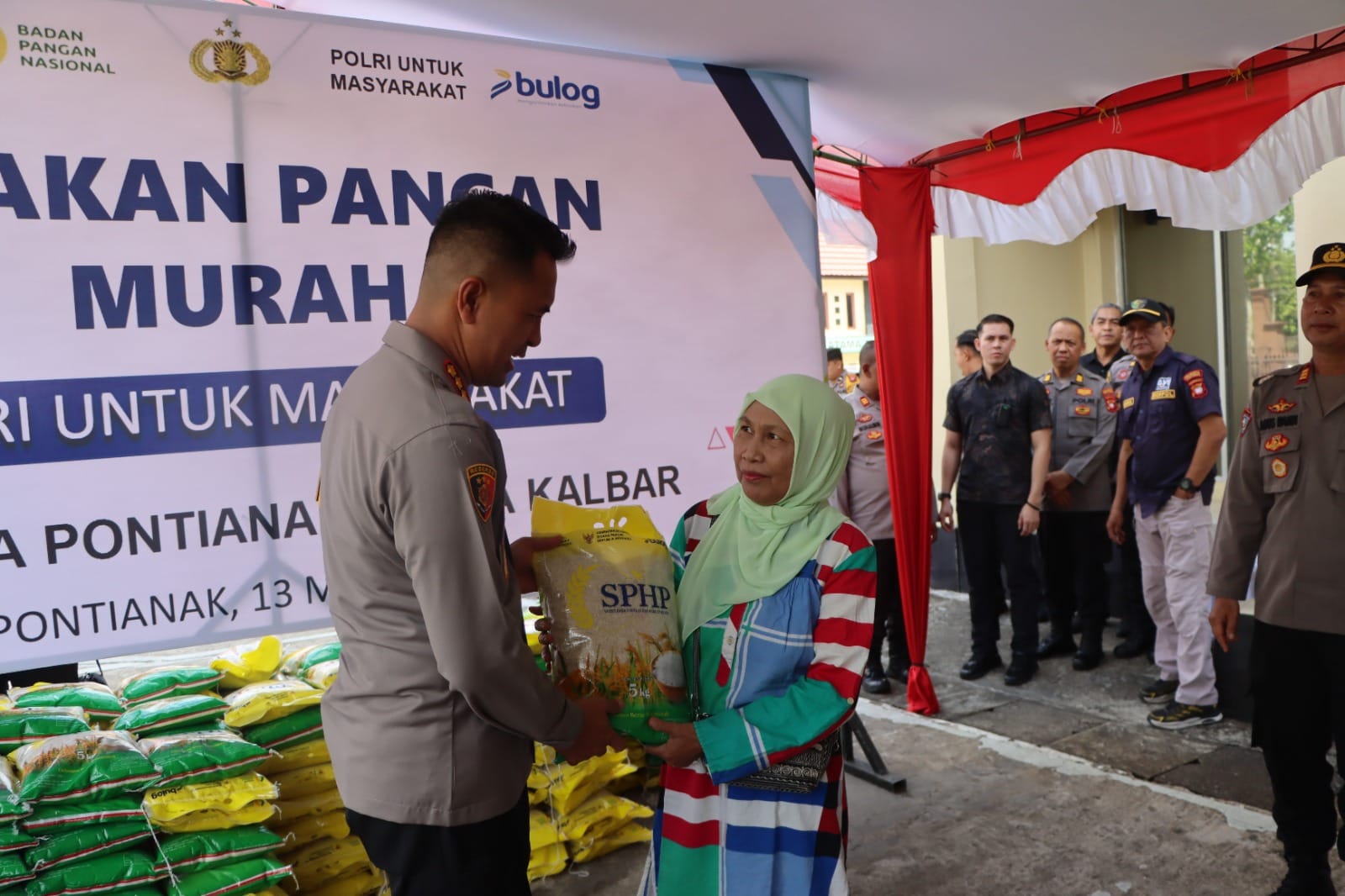 Beras SPHP 2 Ton Ludes dalam Gerakan Pangan Murah yang Digelar Polresta Pontianak
