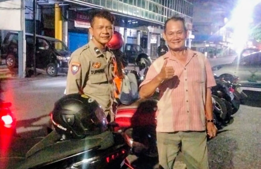 Patroli Malam, Petugas Pos Polisi Serayu Sambangi Pasar Tengah