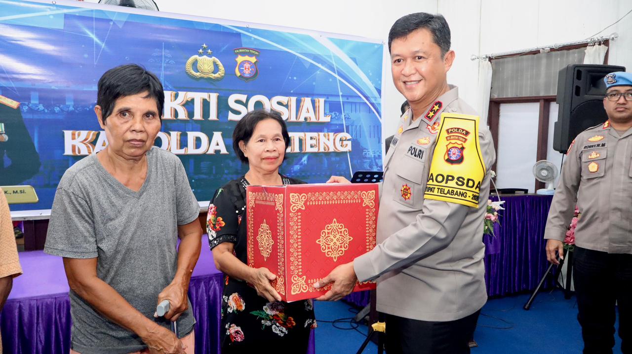 Kapolda Kalteng Beri Tali Asih ke Jemaat GKE Panenga, Wujud Kepedulian dan Pererat Silaturahmi dengan Masyarakat