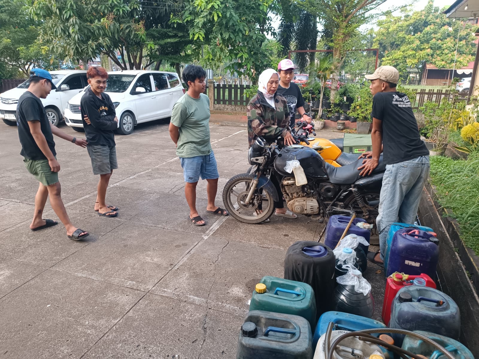 Gerak Cepat Polisi, 5 Terduga Pelaku Penyalahgunaan BBM Diamankan di Pontianak Selatan