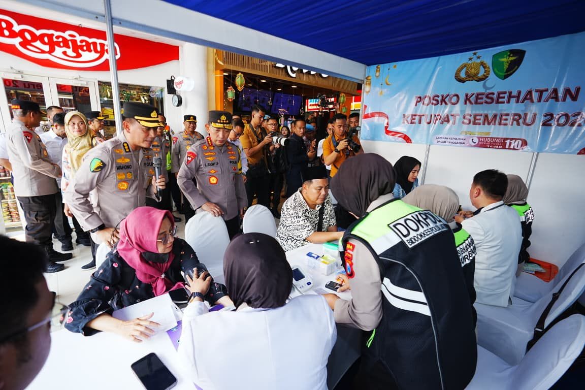 Kapolri Cek Stasiun Gubeng Surabaya, Tekankan Layanan Prima untuk Pemudik Jelang Arus Mudik