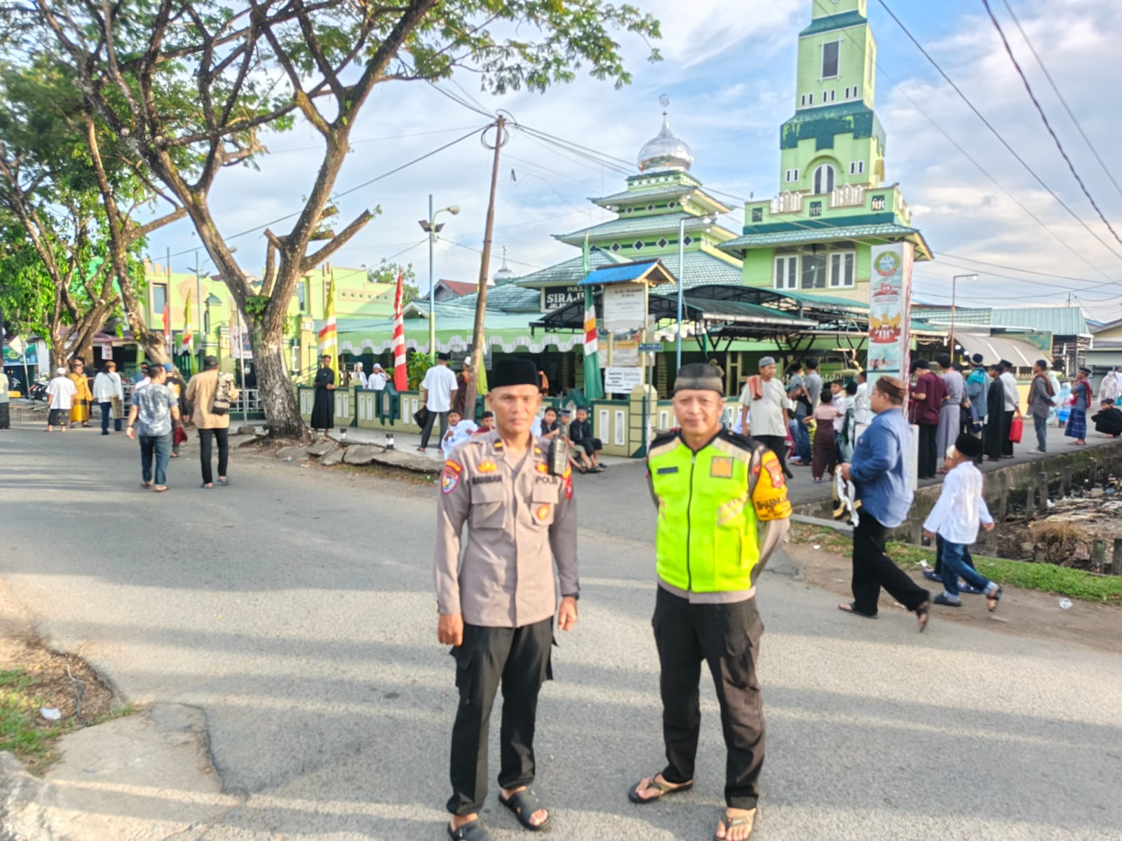 Berikan Rasa Aman, Polsek Pontianak Barat Laksanakan Pengamanan Shalat Idul Fitri 1447 H