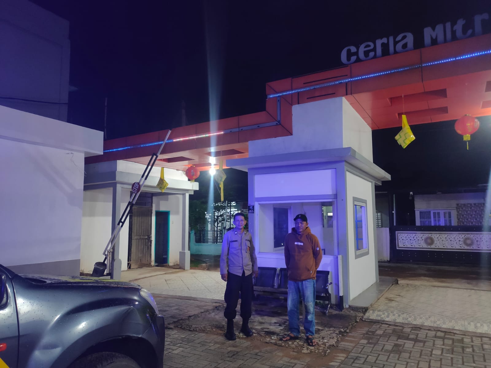 Patroli Malam Enggang Polsek Pontianak Timur Sambangi Penjaga Malam, Perkuat Keamanan Permukiman Padat