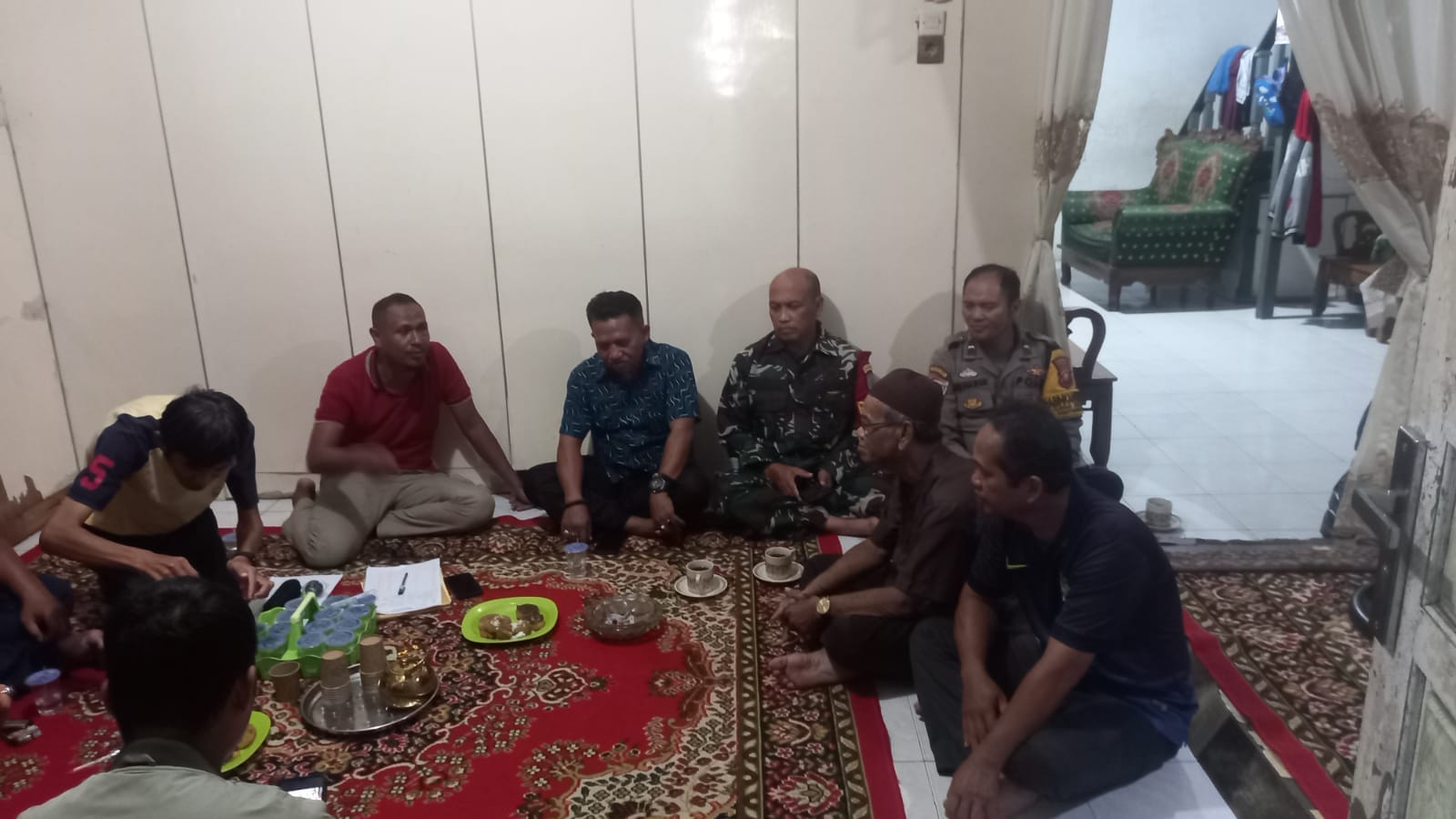 Bhabinkamtibmas dan Bhabinsa Hadiri Peremajaan RT, Perkuat Silaturahmi dengan Warga