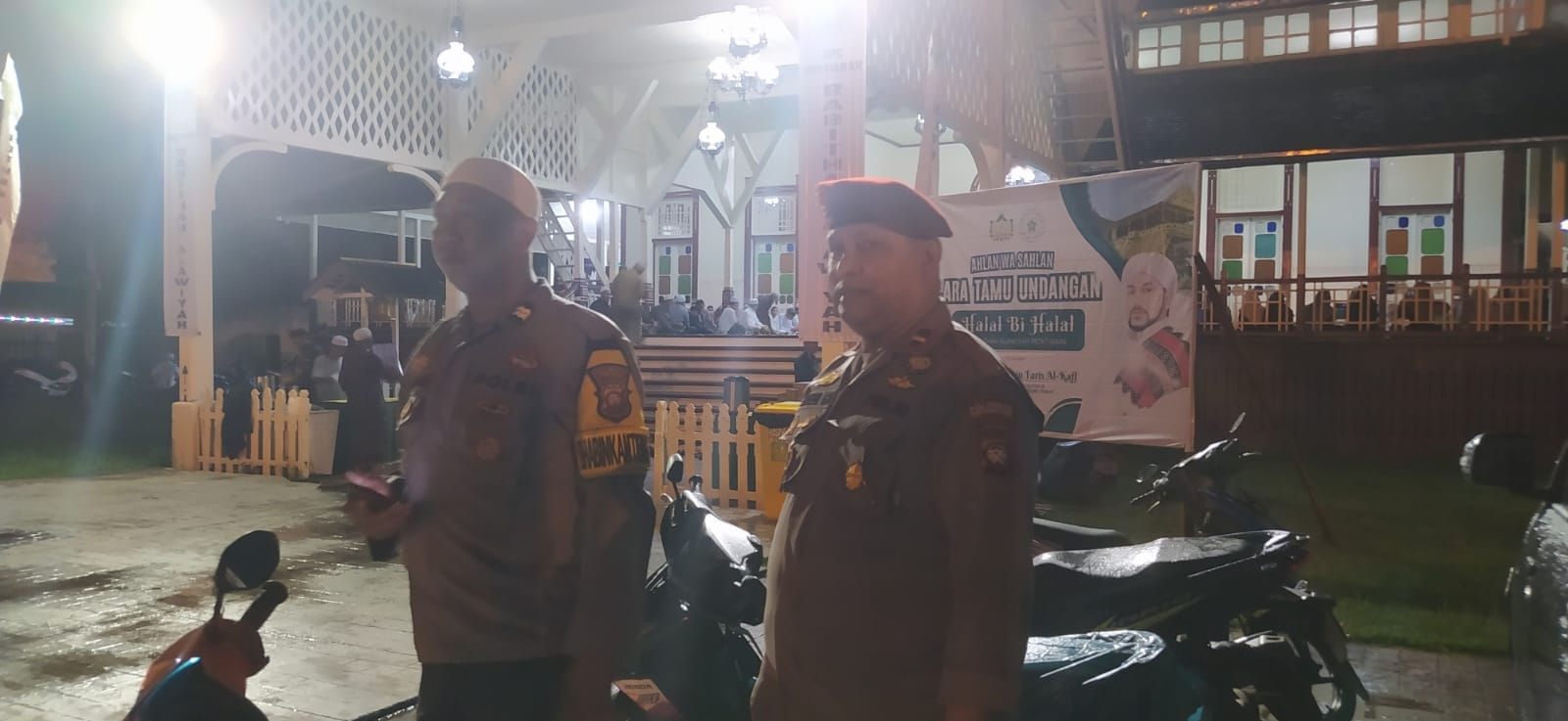Personel Polsek Pontianak Timur Amankan Kegiatan Halalbihalal di Keraton Kadriyah