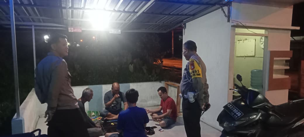 Personel Enggang Timur Gelar Patroli Dialogis, Jaga Keamanan Lingkungan Malam Hari